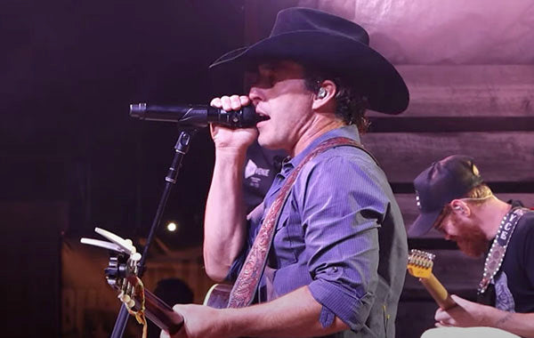 Music Friday: Aaron Watson Pledges His Devotion in ‘Diamonds and Daughters’