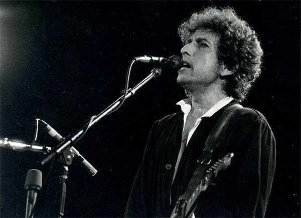 Music Friday: Bob Dylan Is Back in the Limelight and So Is ‘Diamond Ring’