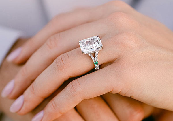 Gracie Hunt Says 'Yes' With a Show-Stopping Diamond — and a Hint of Green