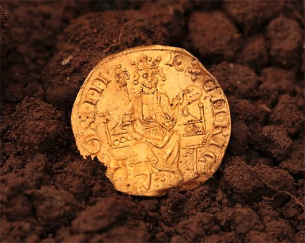 Treasure Hunter Braces for $500K Windfall After Finding 1257 ‘Henry III Gold Penny’