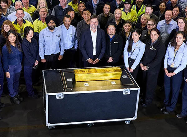 The Perth Mint Casts Half-a-Ton Gold Bar, Earning Guinness World Record