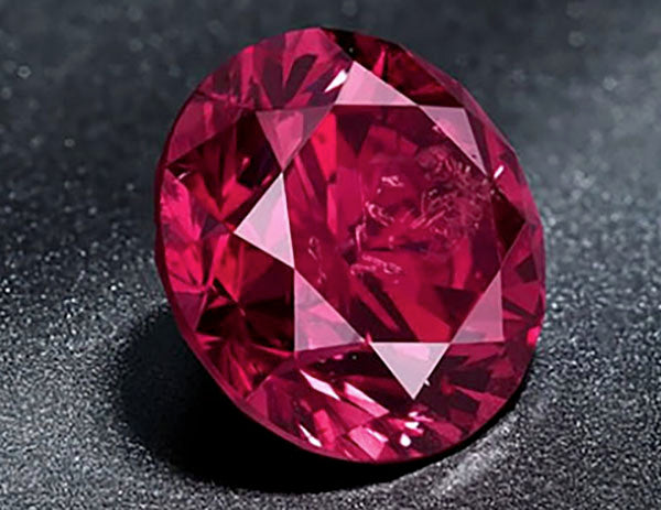 Red ‘Argyle Phoenix’ Diamond Sets Two Records at Phillips’ Geneva Auction