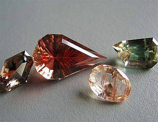 Copper-Flecked Inclusions Give Oregon Sunstones Their Unique ‘Schiller’