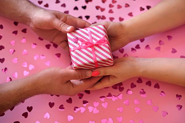 Americans to Spend a Record $6.2B on Jewelry Gifts for Valentine’s Day