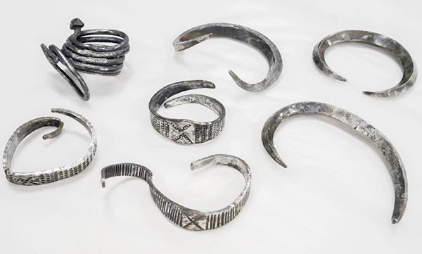 Archaeology Student From Denmark’s Aarhus Univ. Unearths Viking-Age Bangles
