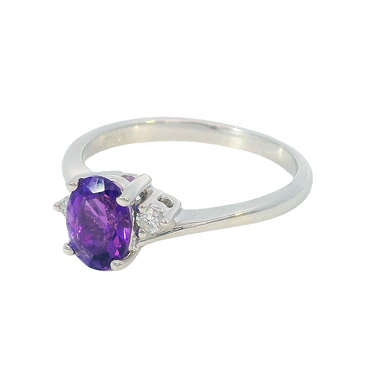 14k White Gold Oval Amethyst Solitaire Ring