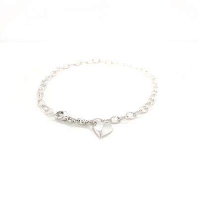 Open etched link 4mm chain linked bracelet with sterling silver knife edge heart dangle at clasp, 7.25 inches